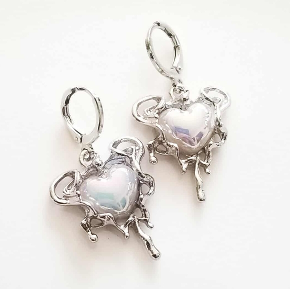 NEW Dolls Kill Cyberpunk Y2K Style Silver Earrings w/ Iridescent Dripping Hearts - Picture 5 of 6